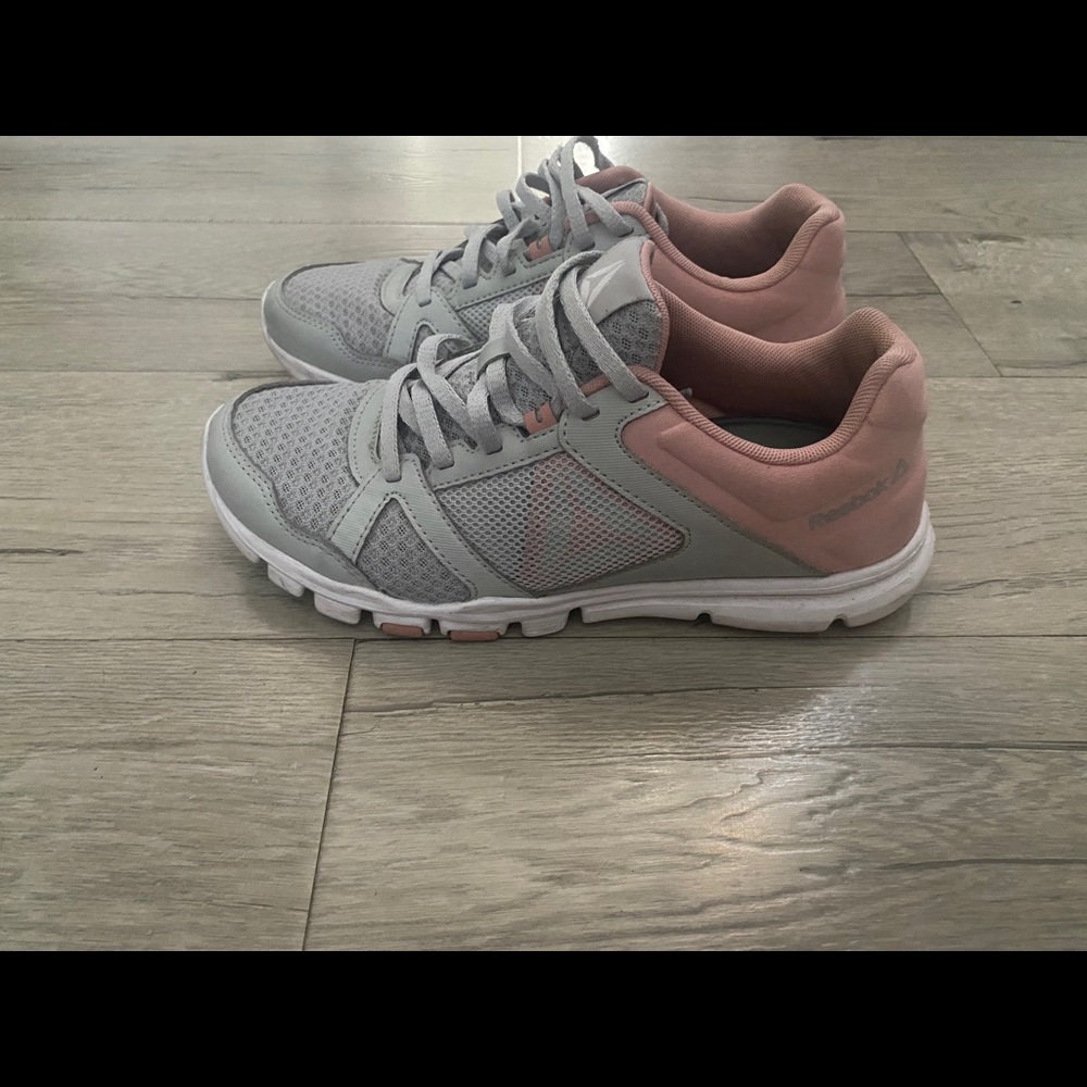 Reebok - Picture 3 of 4